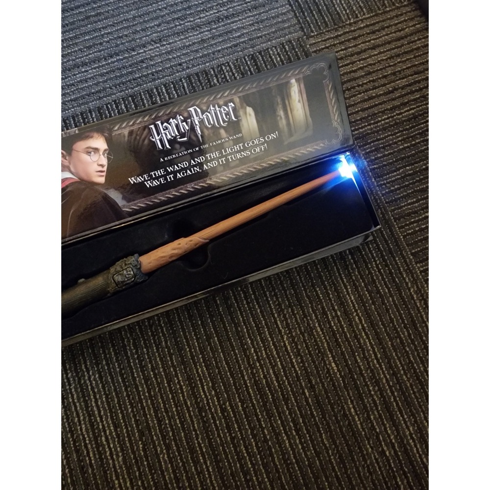 Noble Collection Harry Potter Illuminating Wand Motion Activated Light Up NN1910